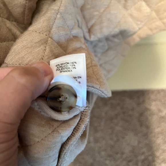 Vineyard Vines Quilted Tan Shacket - Picture 6 of 6